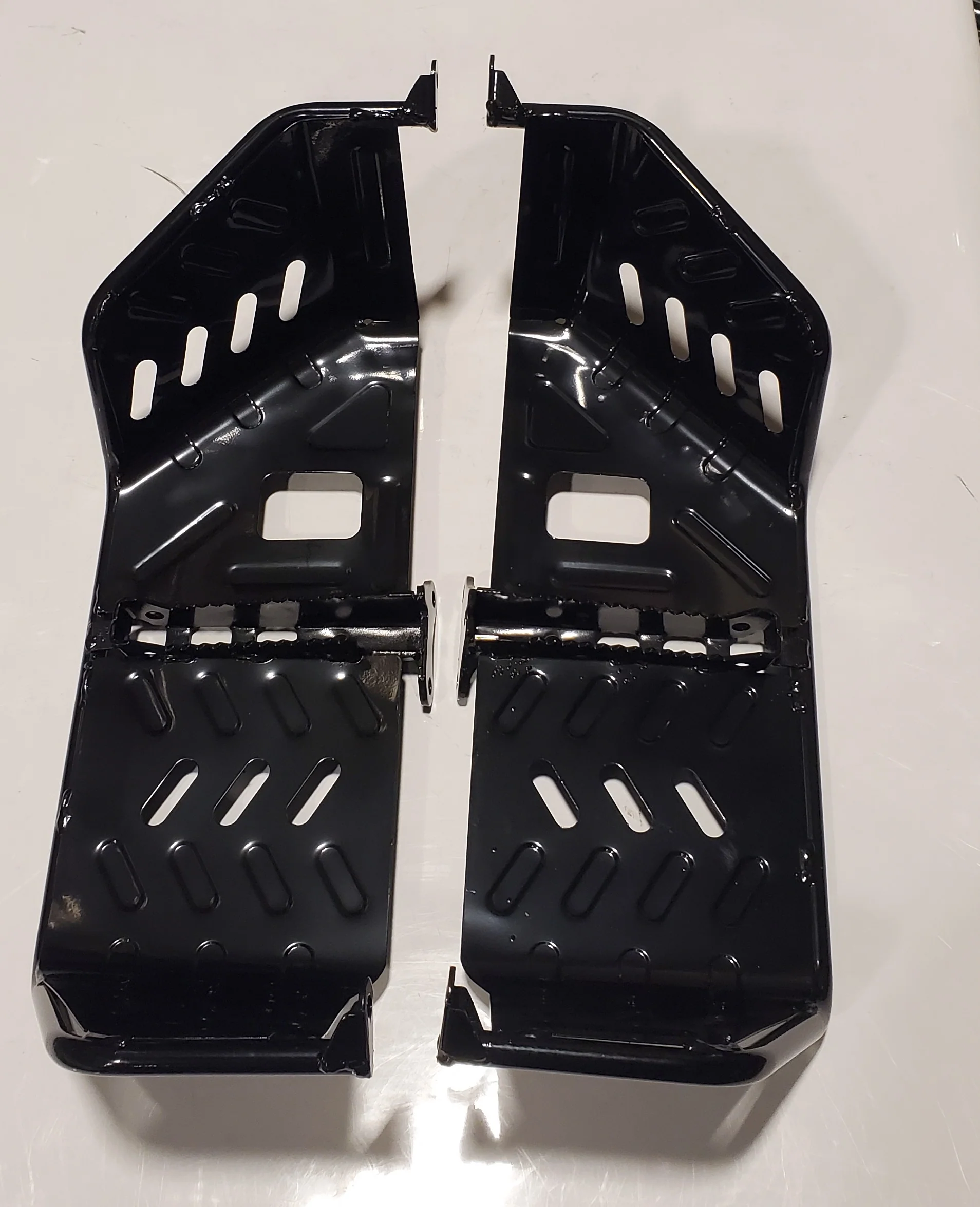 Blazer 125S Foot Rest Set - TAO TAO MOTOR / GIO PARTS - PBCB125S10